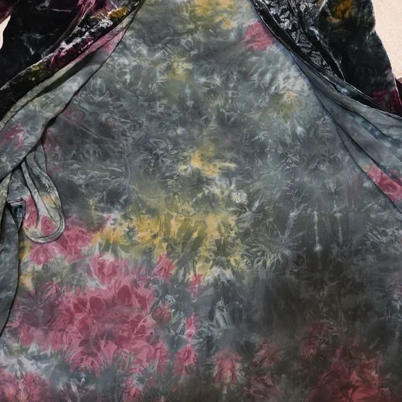 Kyla-Seo Embroidered Velvet Duster- Small - Picture 13 of 15